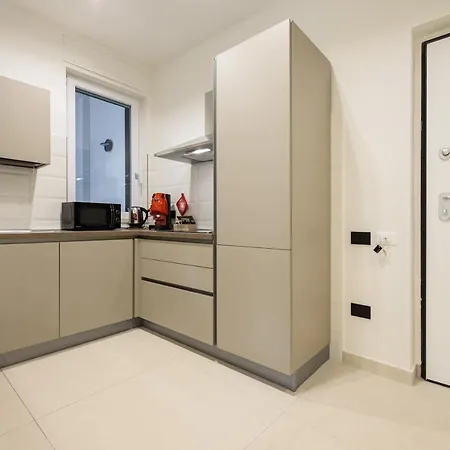 Via Niccolo Tommaseo 4 - 3 Apartment *