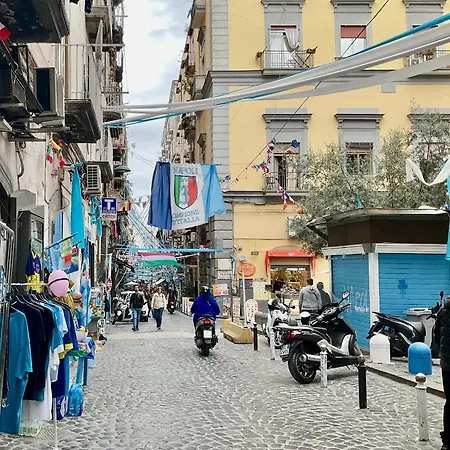 'a De' Scugnizzi Panzió *