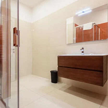 Via Niccolo Tommaseo 4 - 3 Apartment *