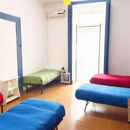 6 Small Hostel