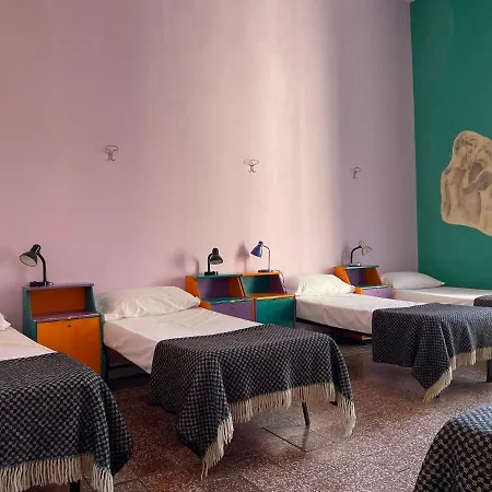 Hostel 6 Small
