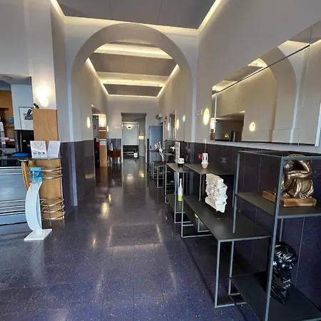 Western Plaza 4*
