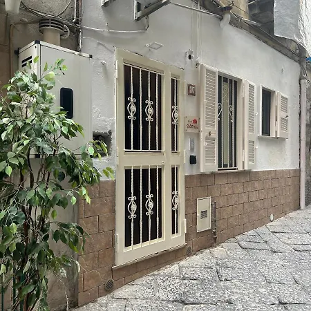 Vittoria's Near Maradona Mural Apartment Naples