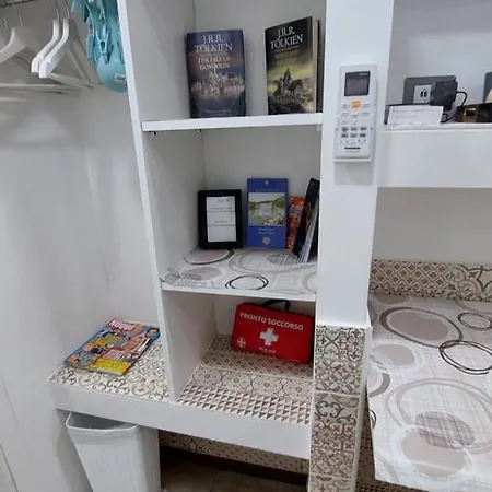 [via Dei Tribunali–duomo] Casina In Centro Storico *
