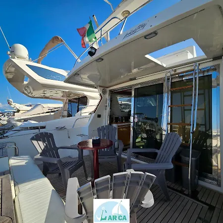 Boat And Breakfast Monica Neapel