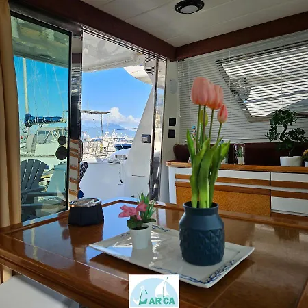 Boat And Breakfast Monica Botel