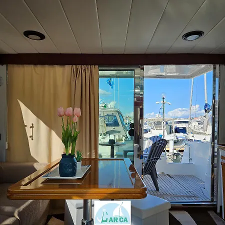 Boat And Breakfast Monica Neapel