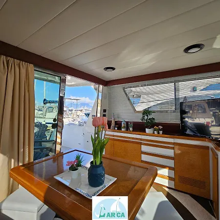 Boat And Breakfast Monica Botel Neapel