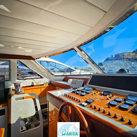 Boat And Breakfast Monica Neapel