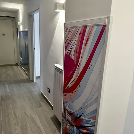 Di Vaio S Adiacente Metro Rione Alto * Nápoles