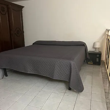 Dimora Nardones Pensión *