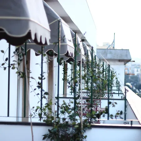 Stelle The Businest 4* Napoli