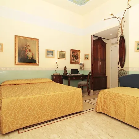 Art Galleria Umberto Hotel 4*