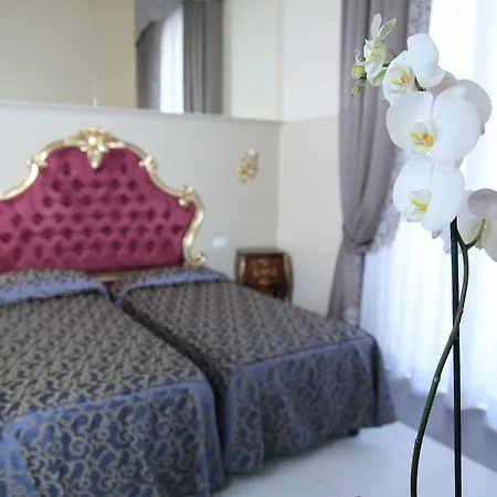 Art Galleria Umberto Hotel 4*