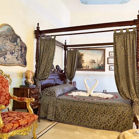 Art Galleria Umberto Hotel 4*