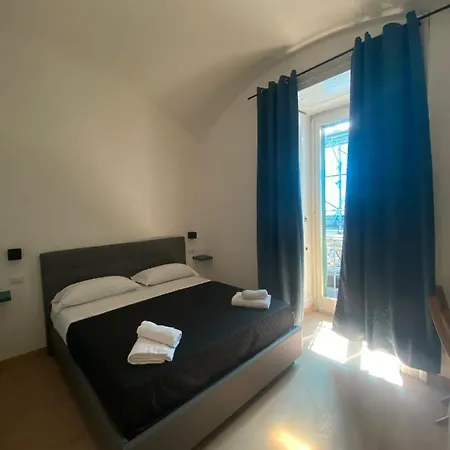 Maison Dante Bed & Breakfast Naples