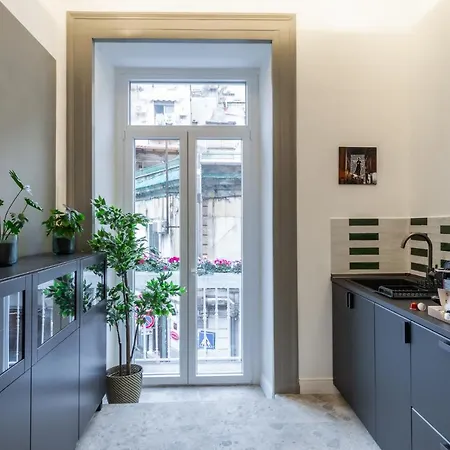 Naos * Naples