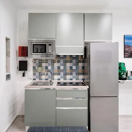 Ampolla House Apartment *