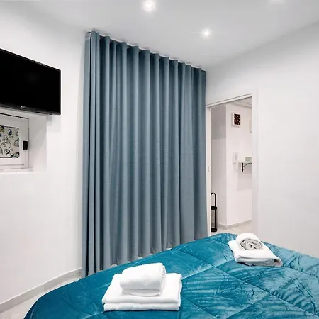Ampolla House Apartment