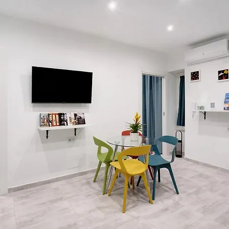 Apartment Ampolla House *