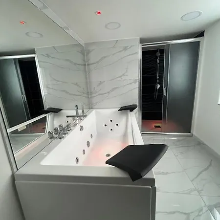 Luigi Luxury * Naples