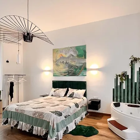 Portico 32 *