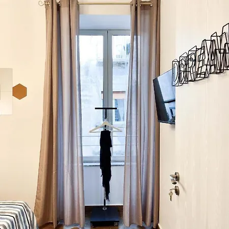 Portico 32 Bed & Breakfast *