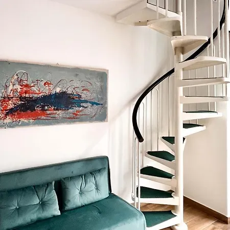Portico 32 *