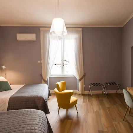 Santa Chiara Boutique Neapel