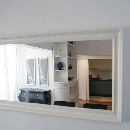 Apartment Chiatamone Premium *