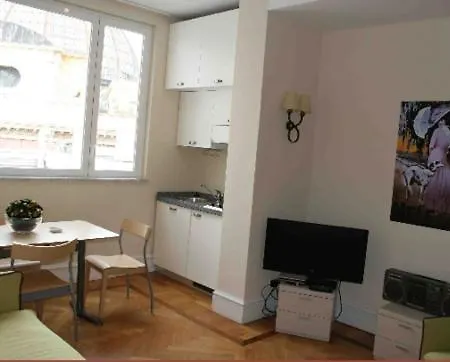 Gli Angioini Srl Apartahotel Nápoles