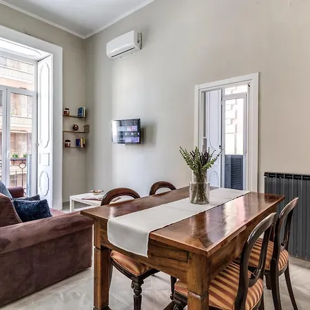 Apartment Due Porte A Toledo Naples