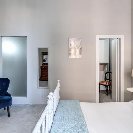 Apartment Due Porte A Toledo Naples