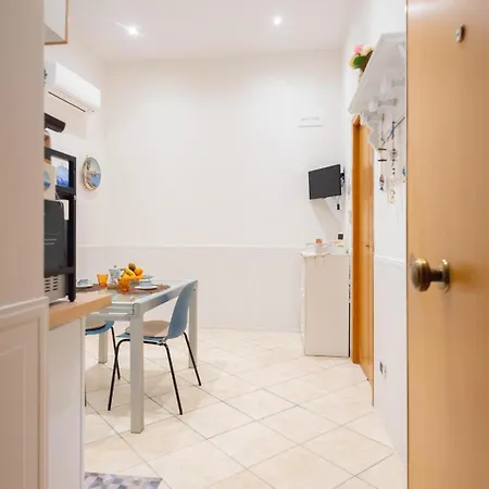 Domus Cirillo13 Apartment