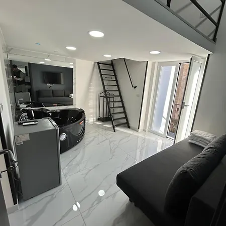 Luigi Luxury Apartment Naples