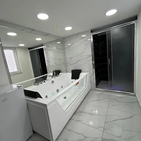 Luigi Luxury * Naples