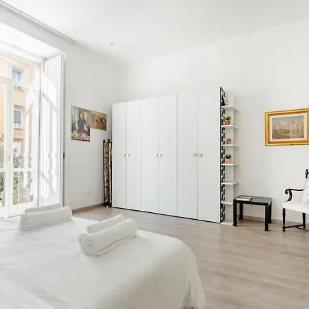 Modern 1br Near National Museum - Sleeps 3 Naples