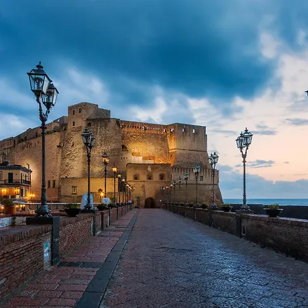 Piazza Carita Pensión Nápoles
