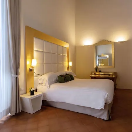 Palazzo Caracciolo 4*