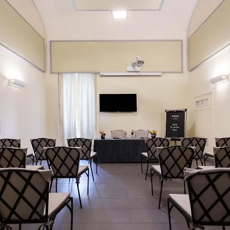 Palazzo Caracciolo Неаполь