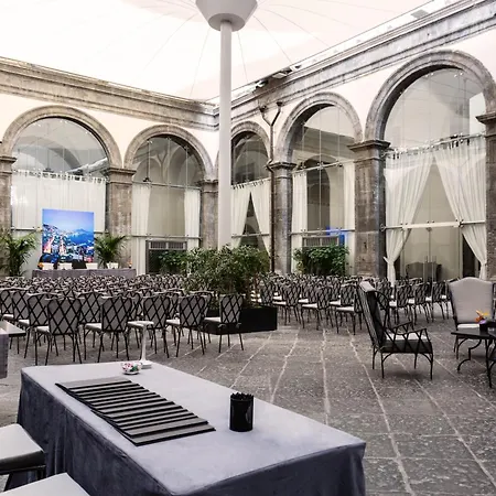 Palazzo Caracciolo Неаполь