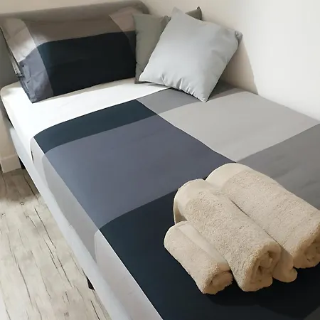 Bed Bed & Breakfast
