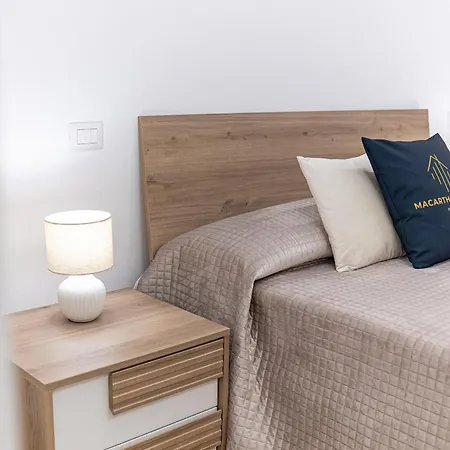 Macarth Deluxe Centro Неаполь