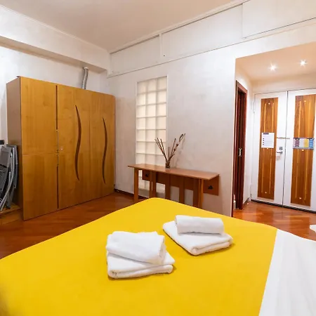 Via Avvocata 10 Apartamento Nápoles