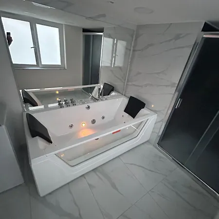 Luigi Luxury * Naples