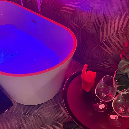Jacuzzi - Centro Storico La Goccia Di S.gennaro Apartment
