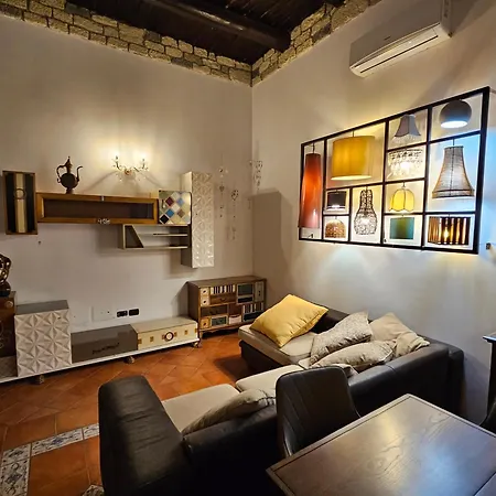 The Spanish Palace, Suites, Rooms, & Terraces 3* Naples