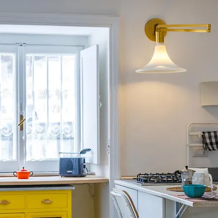 Apartment Romantic Place With Pines, Cats, Stunning View And Parking Naples