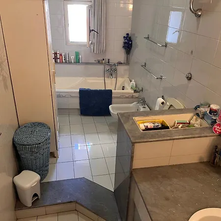 Homestay Matrimoniale Ampia Con Bagno Privato In Condiviso *