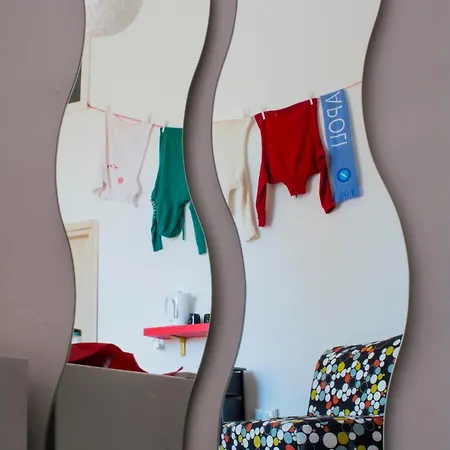 Tecla Naples